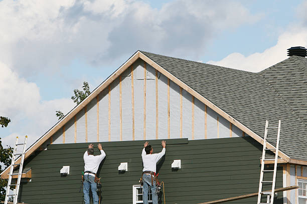 Professional Emergency Siding Repair technician working in Lansing, IL